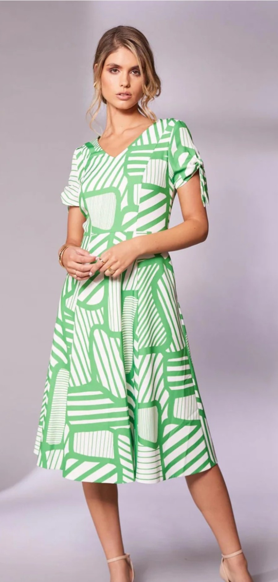 E&M Stores Print Dress Geo Apple Hot